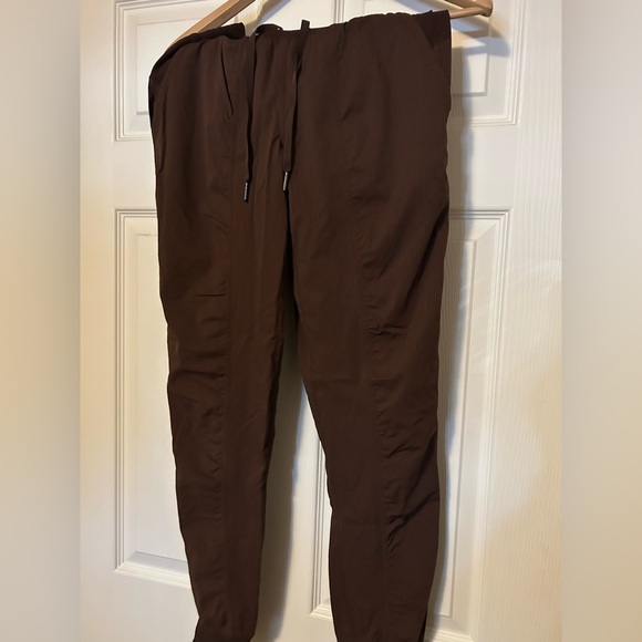 Lululemon Dance Studio Mid-Rise Jogger *Full Length Java — NWOT - Picture 9 of 11